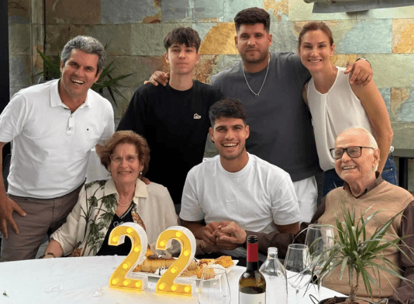 Carlos Alcaraz: Vị vua trẻ nhất lịch sử Grand Slam v&agrave; điểm tựa gia đ&igrave;nh...