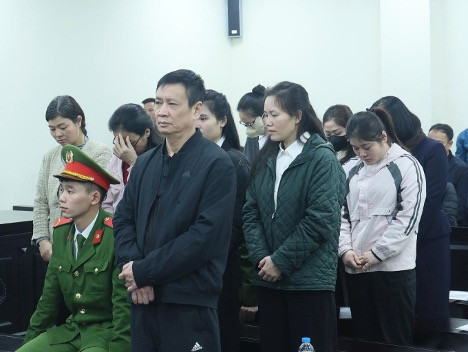 Hai bị cáo Phạm Tuấn Hải và Trần Thị Hoàn tại tòa