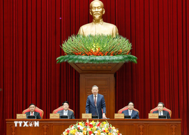 ttxvn-bo-chinh-tri-ban-bi-thu-to-chuc-gap-mat-cac-dong-chi-nguyen-uy-vien-ban-chap-hanh-trung-uong-dang-cac-khoa-8572400-1.jpg