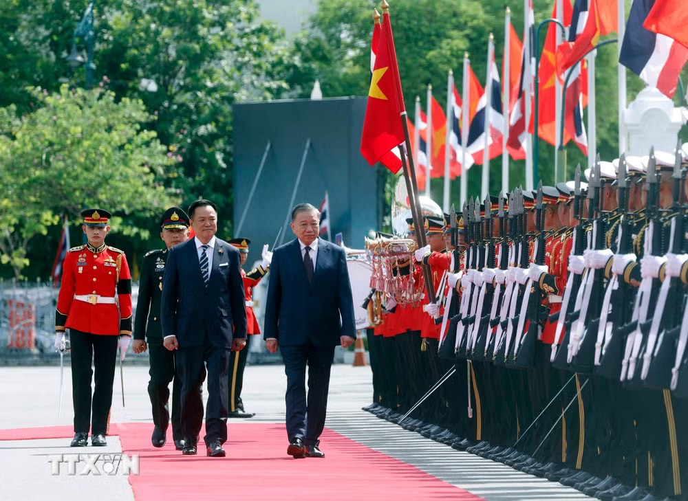 c5d9f71bec8d3ab-_ttxvn-le-don-tong-bi-thu-chu-tich-nuoc-to-lam-va-phu-nhan-tham-chinh-thuc-vuong-quoc-thai-lan-2.jpg.avif.jpg