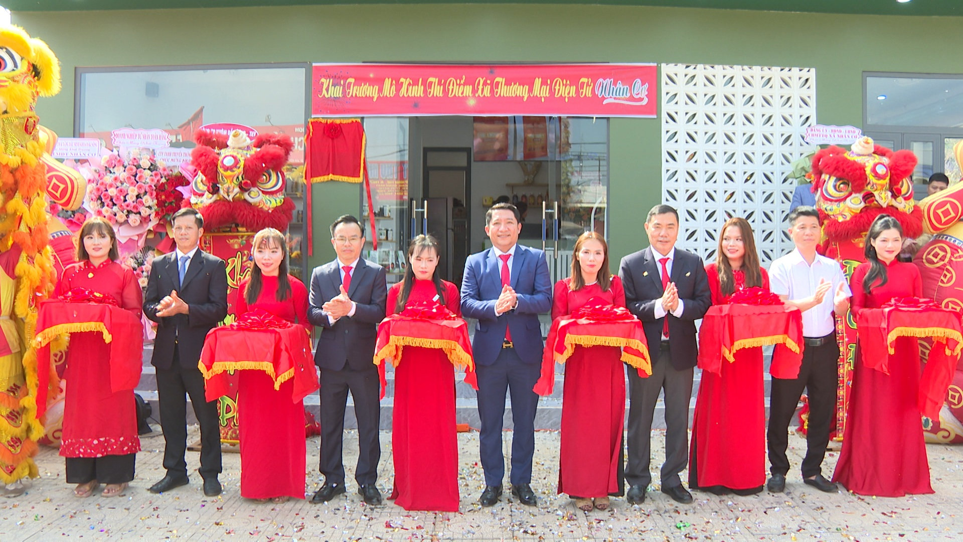 Mô hình được triển khai nhằm tuyên truyền, vận động và hỗ trợ người dân ứng dụng công nghệ thông tin, công nghệ số để kết nối trực tiếp với thị trường thông qua các mạng xã hội và các sàn thương mại điện tử uy tín như Postmart, Voso, Shopee… Qua đó góp phần quảng bá, tiêu thụ sản phẩm chủ lực của địa phương, giảm chi phí trung gian, gia tăng lợi nhuận, nâng cao năng lực cạnh tranh và hiệu quả quản lý nhà nước.