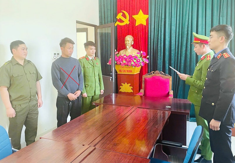 Cơ quan CSĐT Công an tỉnh Sơn La thi hành các quyết định tố tụng đối với Lò Văn Long