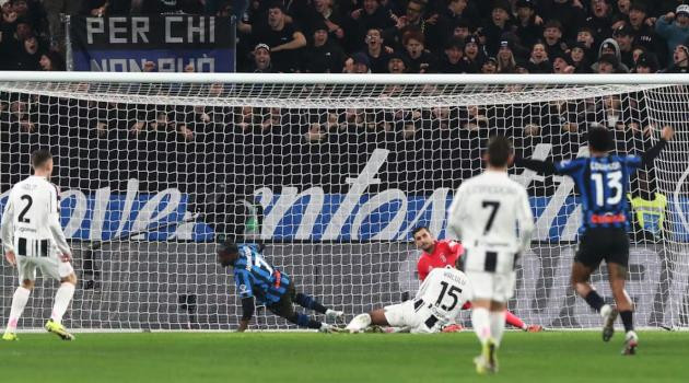 Atalanta ăn mừng chiến thắng thuyết phục để tiến vào vòng bán kết Coppa Italia.