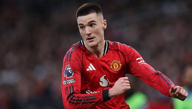 Benjamin Sesko ăn mừng bàn thắng quan trọng cho Manchester United.