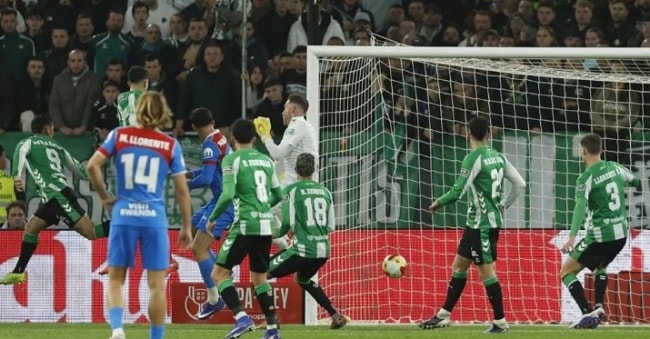 David Hancko ghi bàn mở tỷ số cho Atletico Madrid