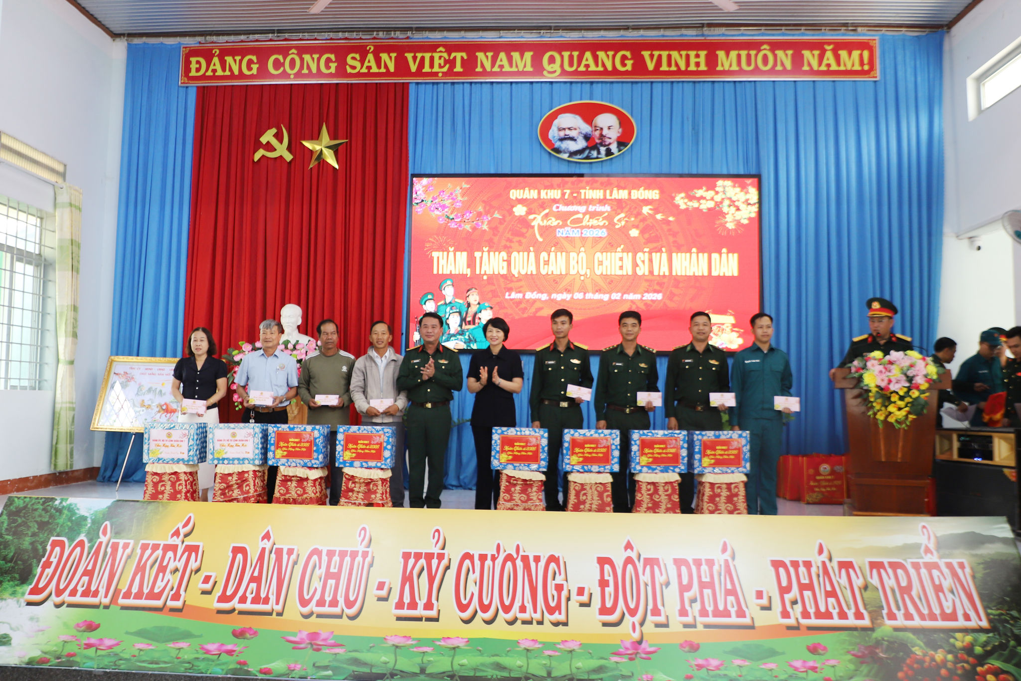 Tang qua Dak Wil4
