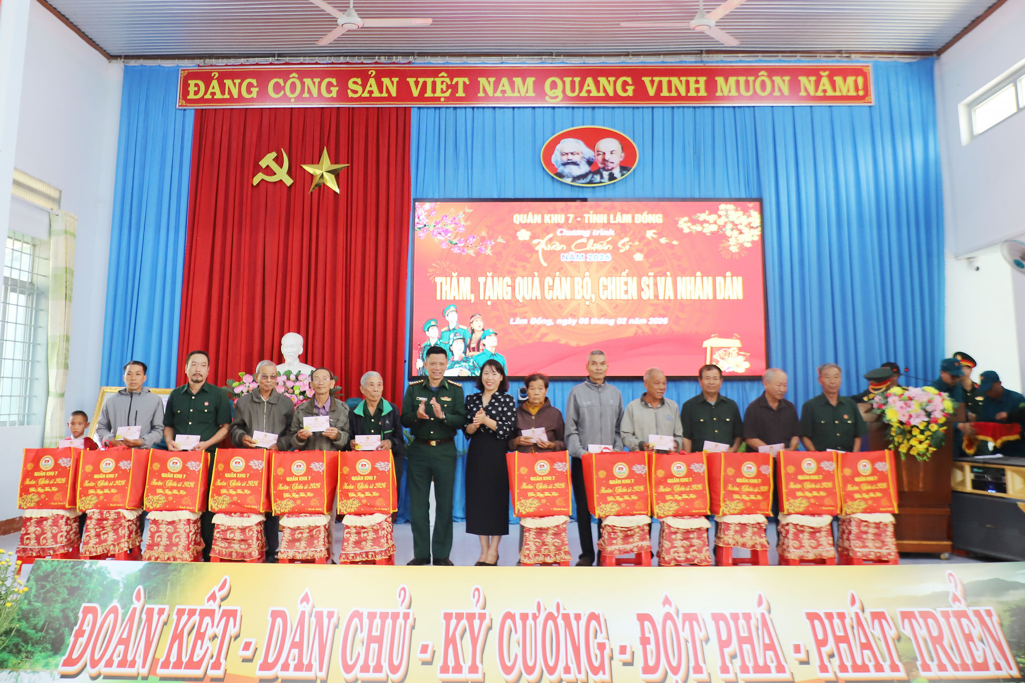 Tang qua Dak Wil5