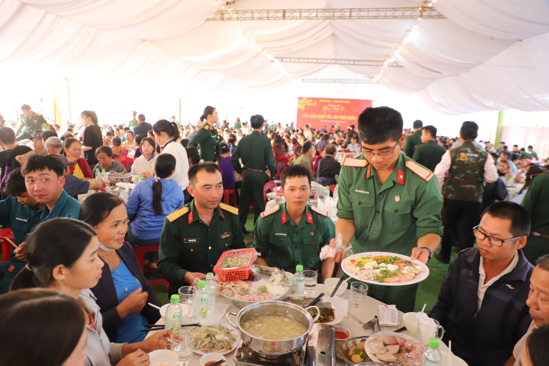 bua-com-ngay-tet_-6.jpg
