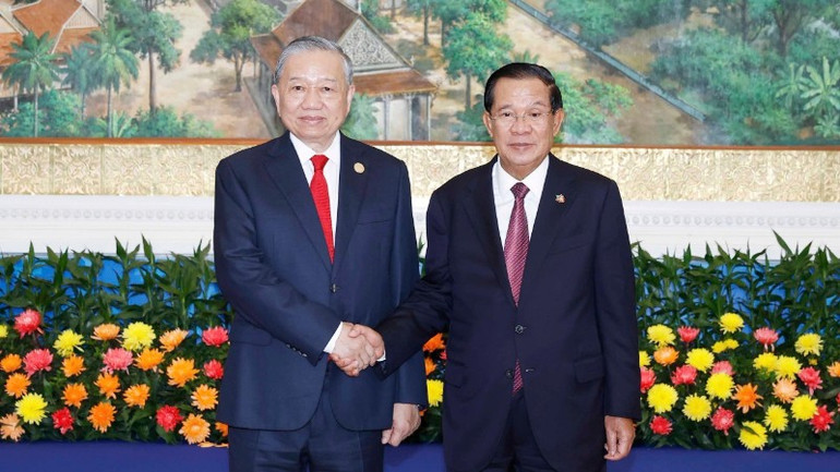 Tổng Bí thư Tô Lâm và Samdech Techo Hun Sen, Chủ tịch Đảng Nhân dân Campuchia. (Ảnh: TTXVN) vna-potal-hoi-dam-giua-dang-cong-san-viet-nam-va-dang-nhan-dan-campuchia-8576665-1802.jpg