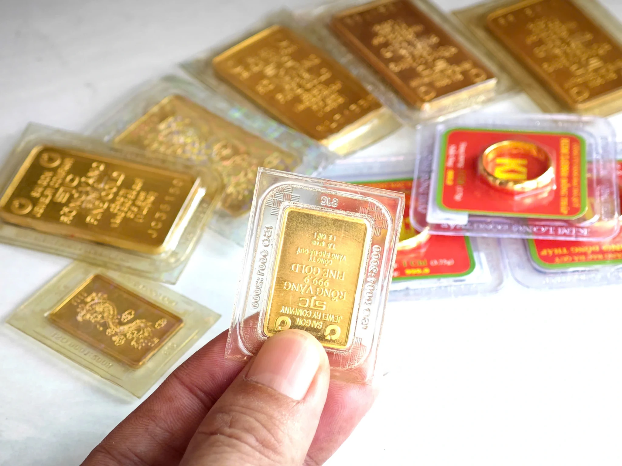 Giá vàng hôm nay 9/2/2026: Tuần mới tăng hơn 7 triệu