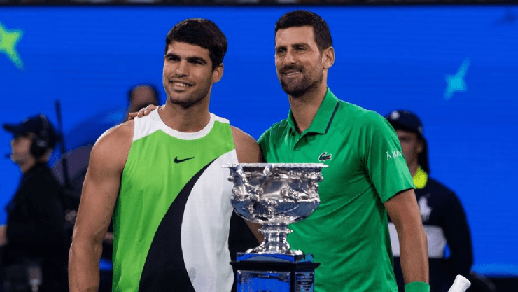 Carlos Alcaraz và Novak Djokovic tại chung kết Australian Open 2026