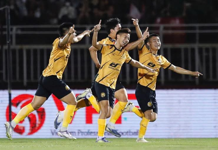 Damoth Thongkhamsavath tỏa sáng giúp Thanh Hóa giành chiến thắng trên sân khách.