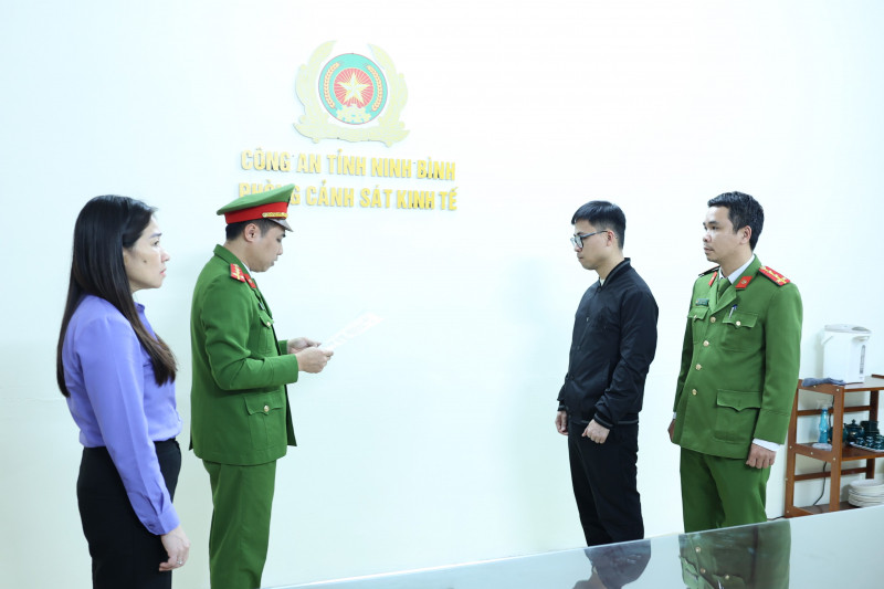 Cơ quan Cảnh sát điều tra Công an tỉnh Ninh Bình công bố Quyết định khởi tố bị can đối với Nguyễn Đức Dương.