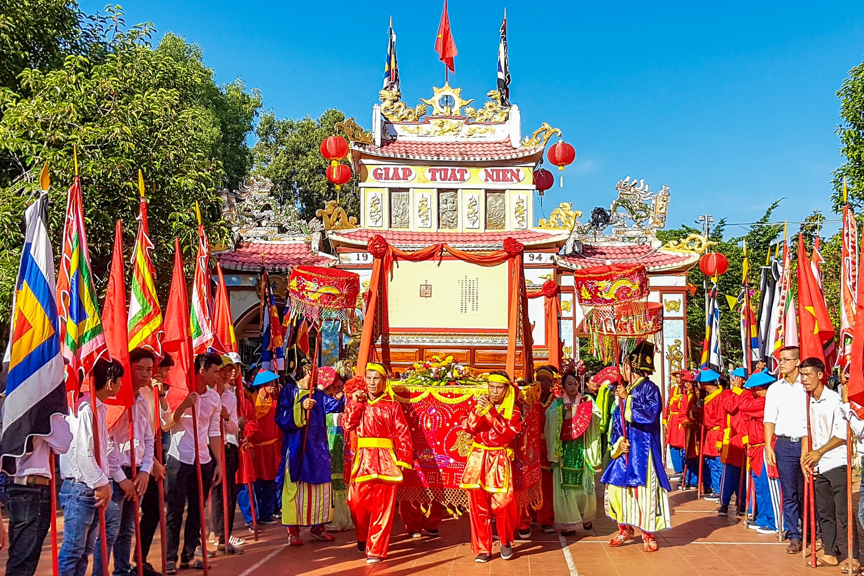 Lễ hội Dinh Thầy Thím, xã Tân Hải. Ảnh: N. Lân