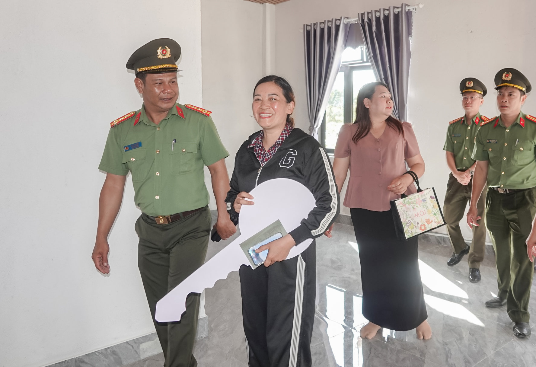nu-cuoi-hanh-phuc-tu-mai-am-quang-trung.jpg