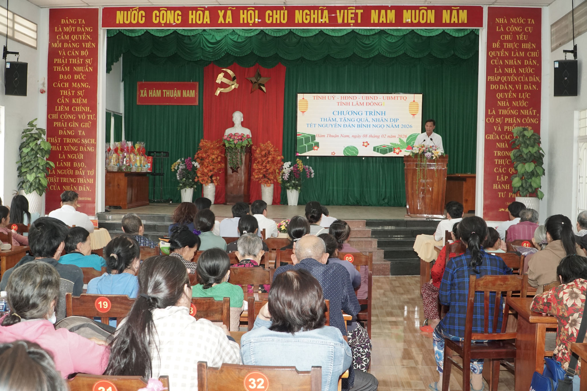 Qua nghe báo cáo của địa phương và theo dõi, Phó Chủ tịch UBND tỉnh bày tỏ vui mừng trước những kết quả mà Đảng bộ, chính quyền và Nhân dân các xã đạt được. Nhờ phát huy tinh thần đoàn kết, thống nhất, chủ động, sáng tạo, các địa phương đã nỗ lực triển khai nhiệm vụ phát triển kinh tế – xã hội, giữ vững quốc phòng – an ninh. Đời sống vật chất, tinh thần của Nhân dân ngày càng được nâng cao, tình hình an ninh chính trị, trật tự an toàn xã hội được bảo đảm.