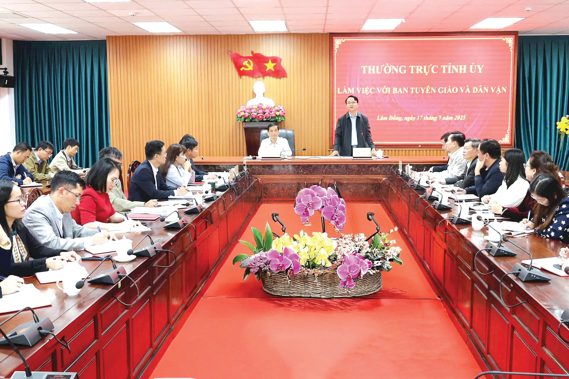 h&igrave;nh đồng ch&iacute; Đặng Hồng Sỹ (thay)