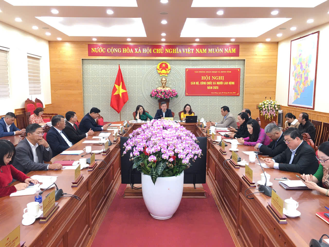 HỘI NGHỊ CÁN BỘ CÔNG CHỨC VĂN PHÒNG ĐOÀN ĐBQH VÀ HĐNG TỈNH NĂM 2025 (1)
