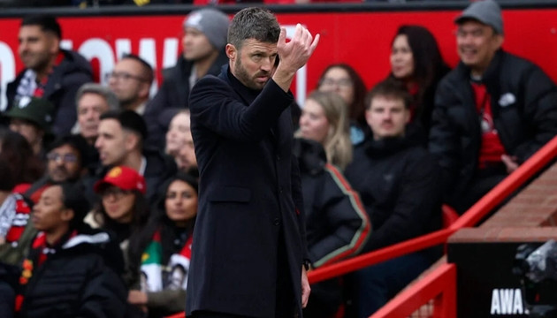 HLV Michael Carrick cần chứng minh khả năng quản trị đội hình trong giai đoạn lịch thi đấu dày đặc.