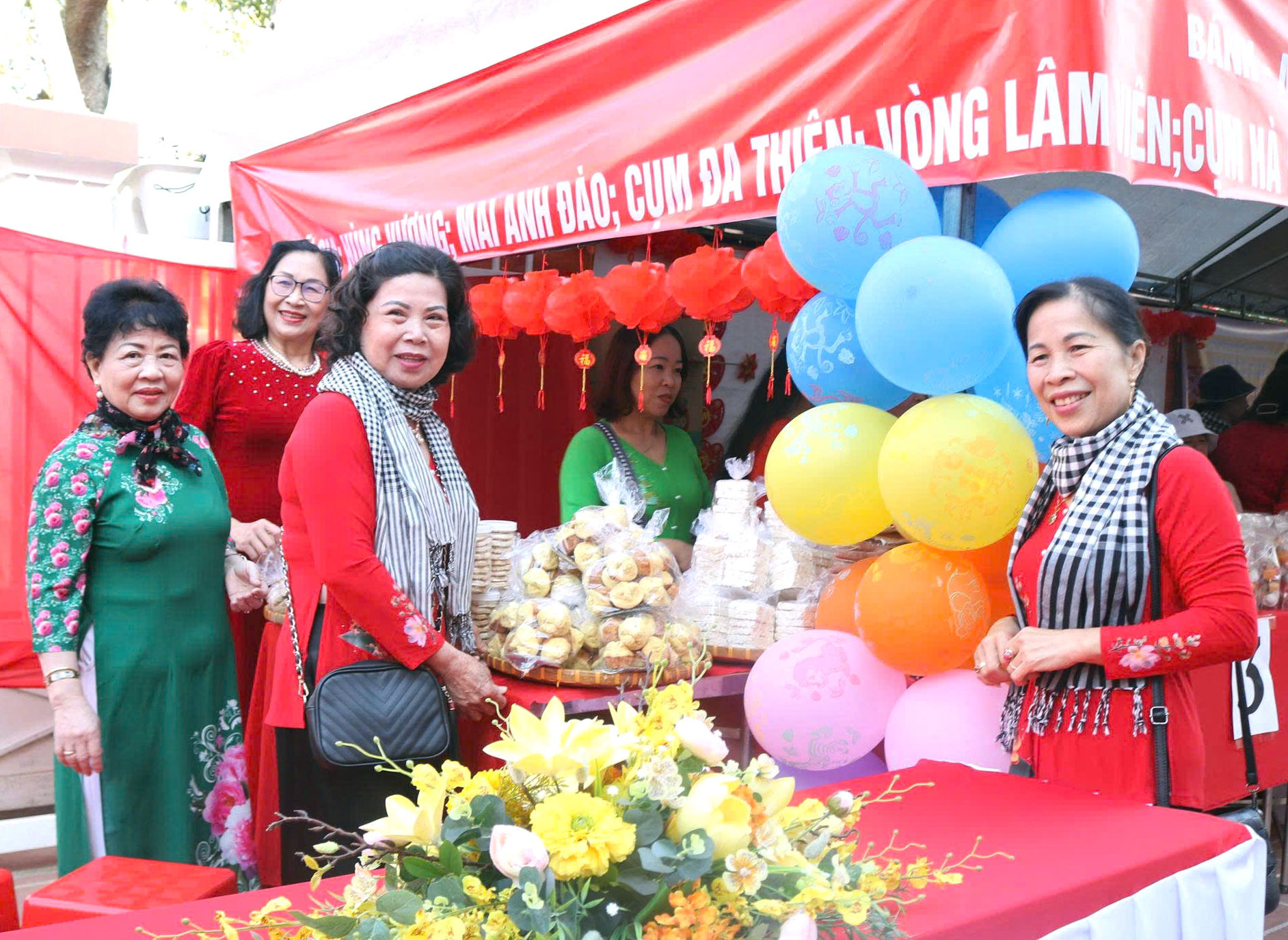 nhung-hoi-cho-xuan-0-dong-khong-chi-la-noi-mua-sam-ma-con-tao-khong-gia-ket-noi-tinh-than-se-chia-cua-cong-dong.jpg
