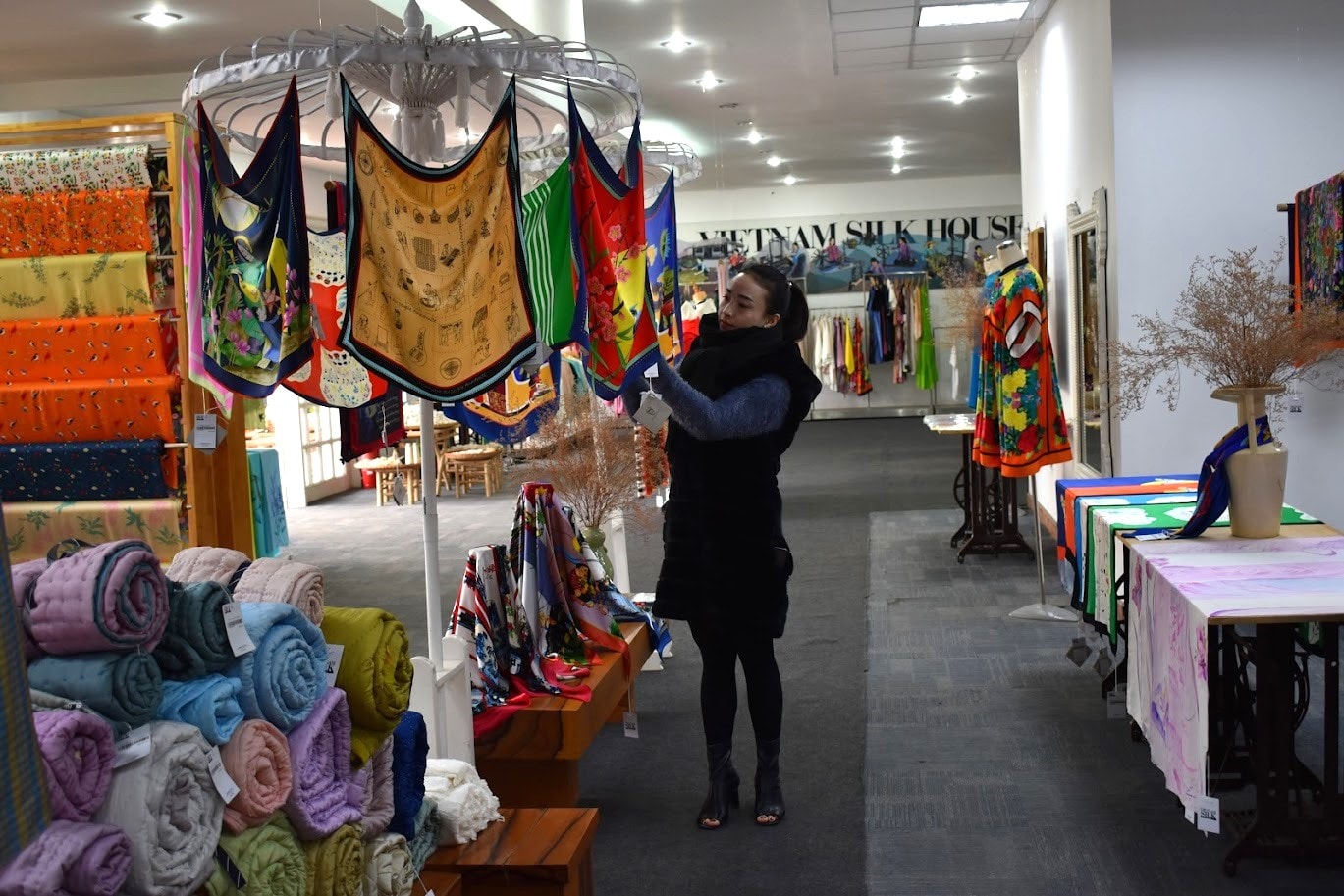 Sản phẩm tơ lụa của tỉnh Lâm Đồng phần lớn sang thị trường Ấn Độ, Trung Quốc, Hàn Quốc, Bangladesh, Đài Loan, Nhật Bản, Brunei…