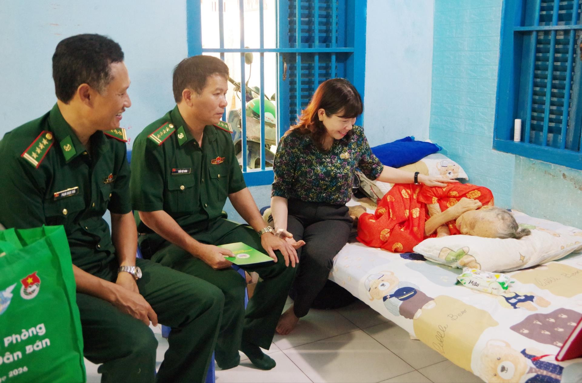 Nghĩa tình của Bộ đội Biên phòng với người dân biên giới khi Xuân về
