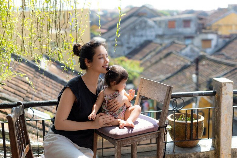 Người đẹp chia tay bạn trai Việt kiều, làm mẹ đơn thân.