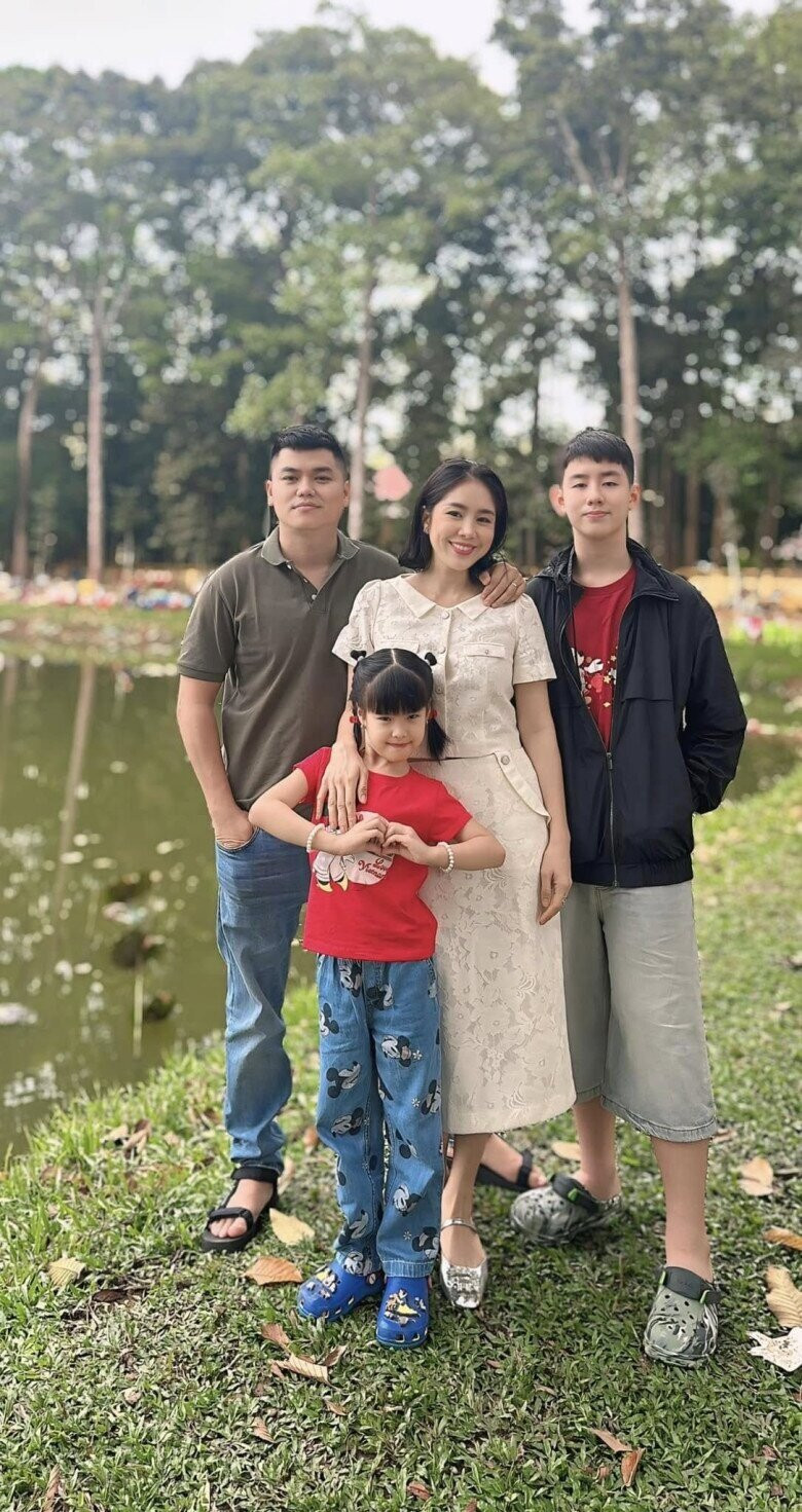 Gia đình Lê Phương - Trung Kiên đang tận hưởng thành quả sau nhiều năm làm việc.