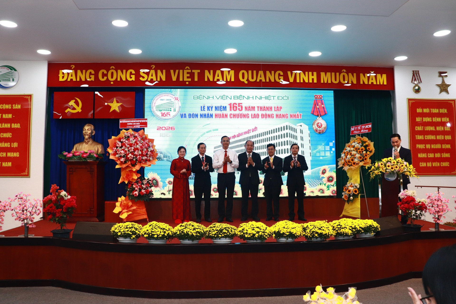 Lễ kỷ niệm 165 năm thành lập Bệnh viện Bệnh Nhiệt đới TP. HCM.