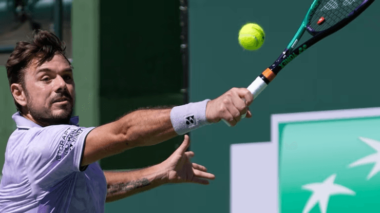 Nhà cựu vô địch Roland Garros, Wawrinka lại có dịp phô trương những cú trái 1 tay mĩ miều