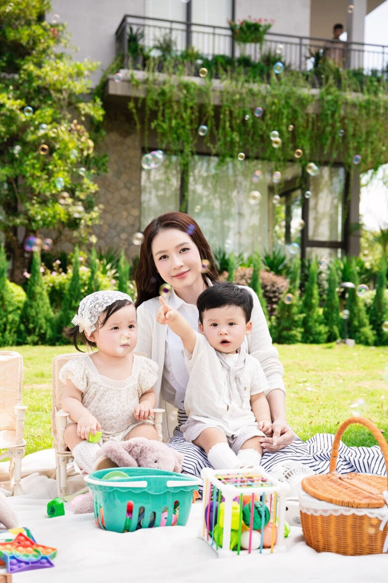 Sam thay đổi cuộc sống 180 độ từ khi có cặp song sinh.