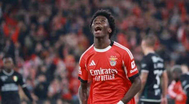 Anisio Cabral của Benfica đang là mục tiêu chuyển nhượng hàng đầu của Manchester United và PSG.