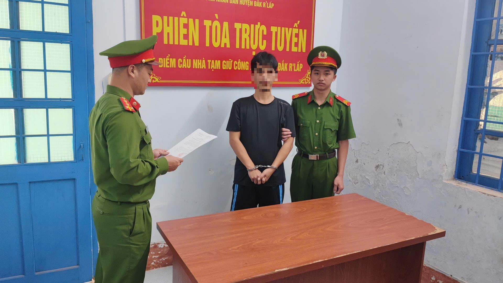 van-phong-co-quan-csdt-cong-an-tinh-lam-dong-tong-dat-quyet-dinh-khoi-to-bi-can-doi-voi-van-duc-vu(1).jpg