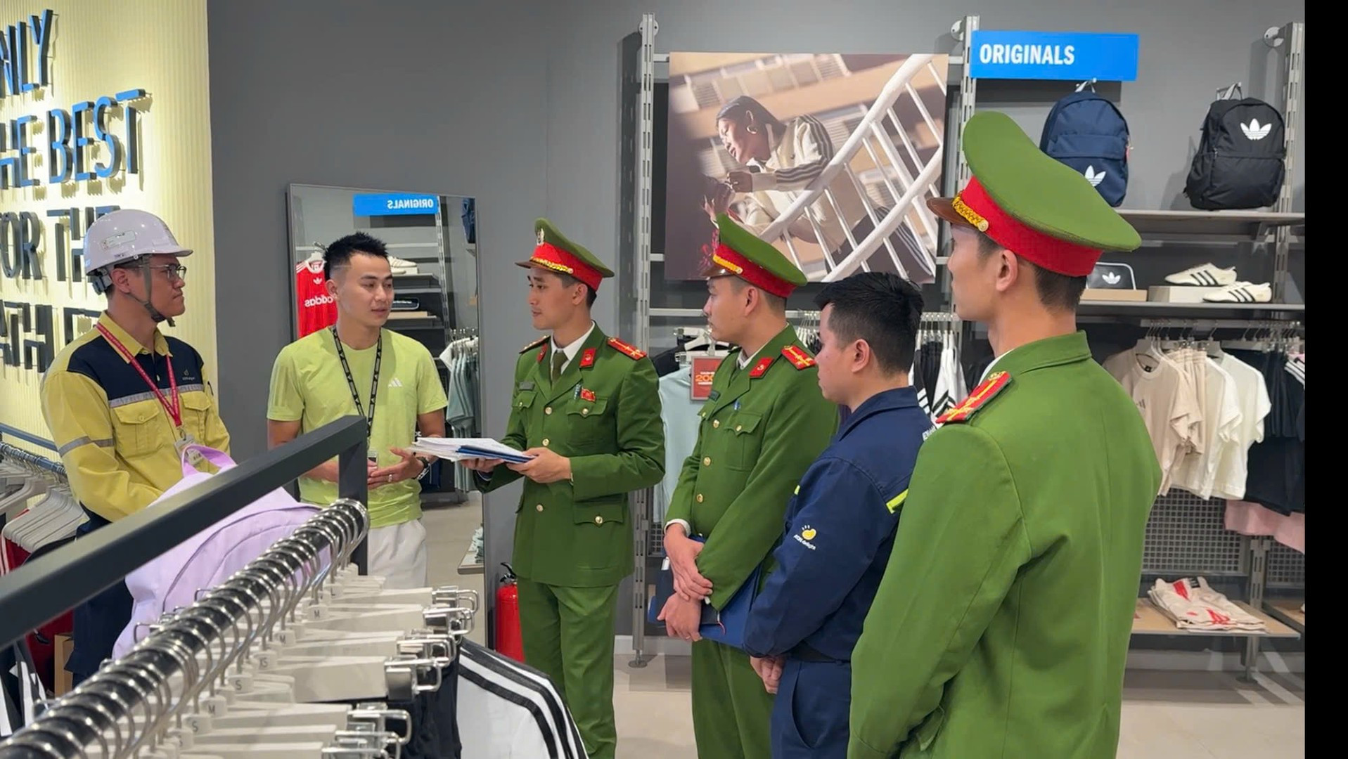 Cảnh sát PCCC hướng dẫn tại AEON MALL Huế