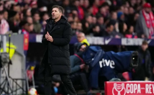 HLV Diego Simeone ăn mừng chiến thắng thuyết phục