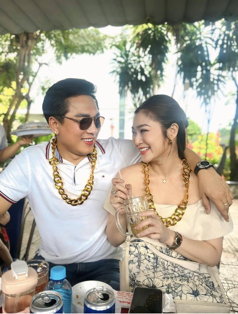 Sao Việt 24h: Lê Phương khoe khoảnh khắc mẹ chồng nàng dâu quấn quýt khi nhậu chung, chồng trẻ thì hết mực cưng chiều - 5