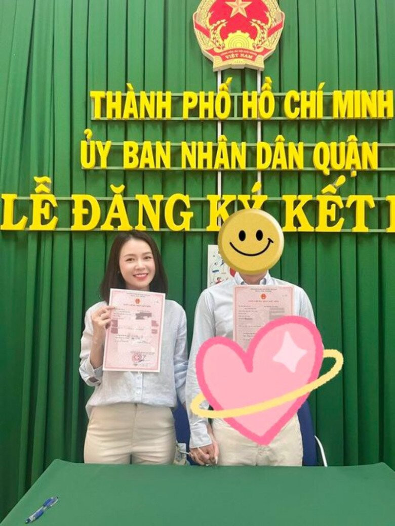 MC Sam kết hôn với ông xã người Hàn Quốc, nhất quyết giấu kín mặt chồng.