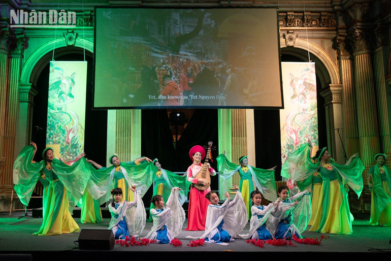 tet-vn-toa-thi-chinh-paris-minh-duy-7.jpg