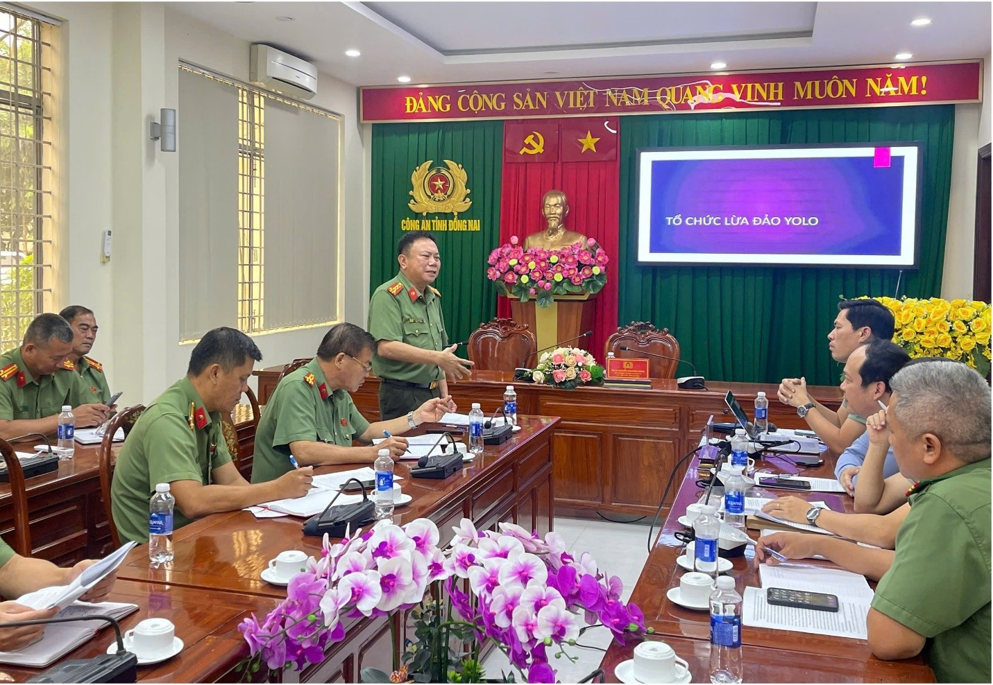Lãnh đạo Công an Link vào họp phá án