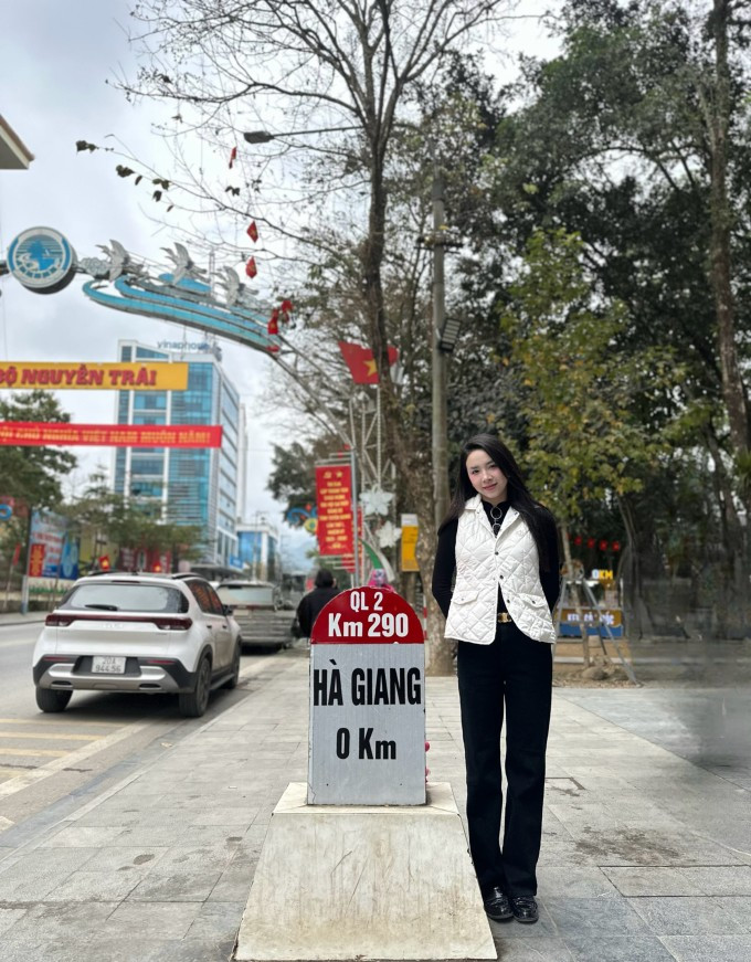 Thúy An và gia đình dừng chân tại Hà Giang trong hành trình xuyên Việt