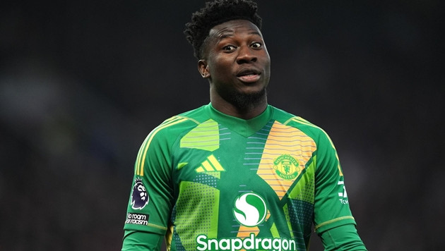 Andre Onana bít cửa trở lại MU.