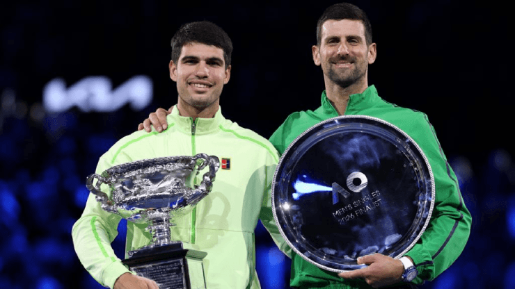 Carlos Alcaraz và Novak Djokovic tại chung kết Australian Open 2026