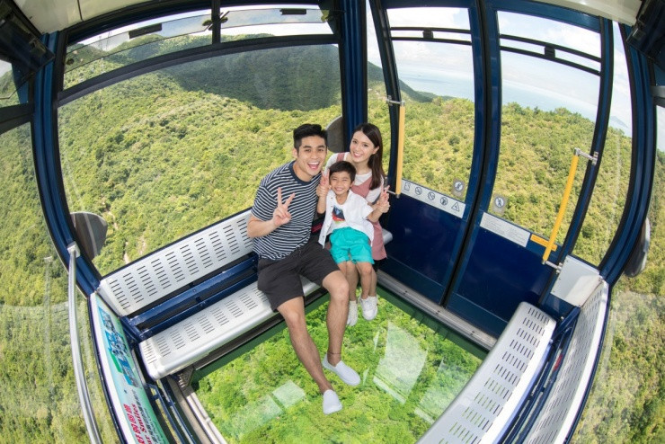 Hệ thống cáp treo Ngong Ping 360 nối liền đảo Lantau