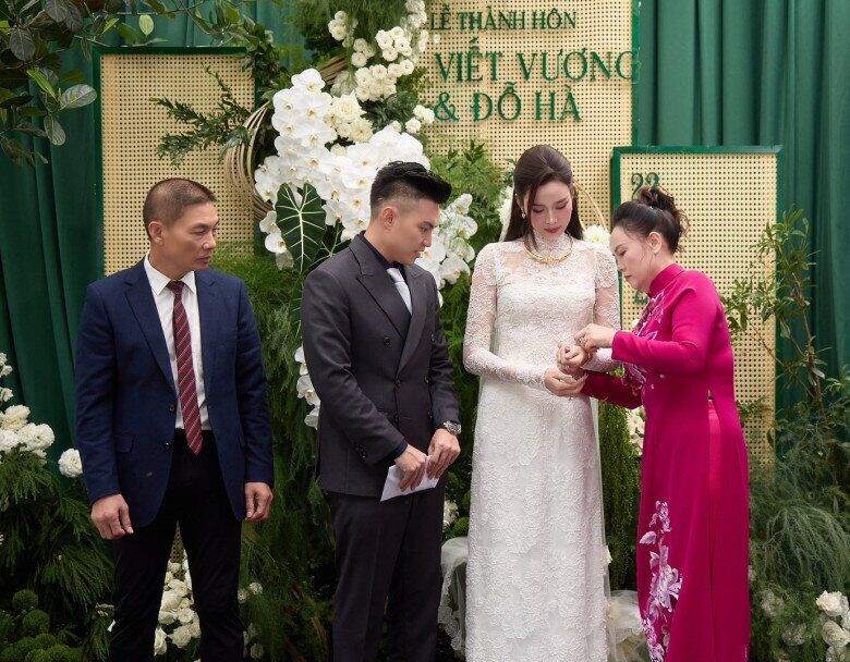 Hoa hậu Đỗ Thị Hà được lòng gia đình chồng thiếu gia.