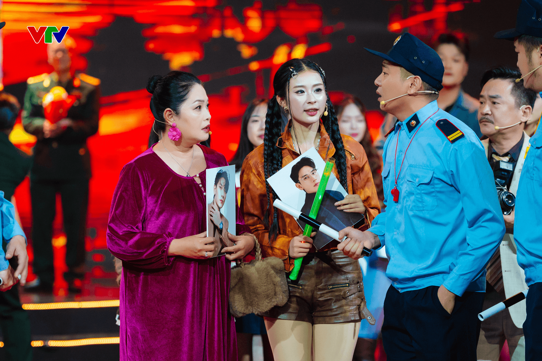 Dàn diễn viên VFC tham gia vào các màn đồng diễn rộn ràng.