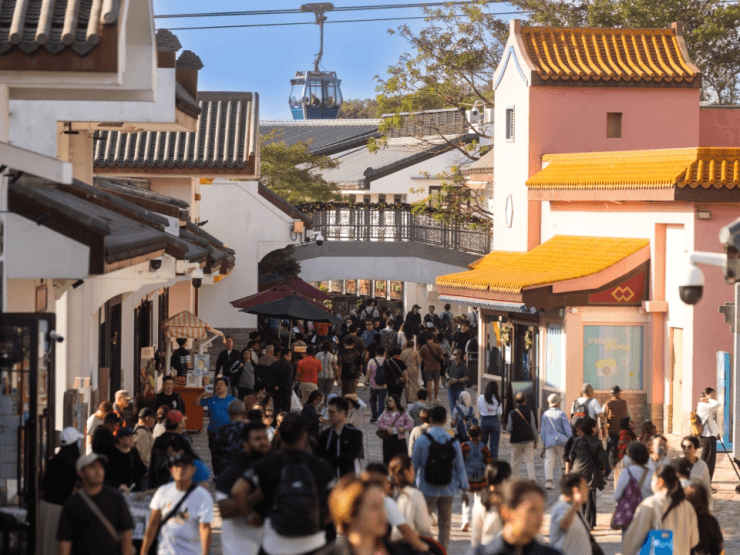 Một góc làng văn hóa Ngong Ping với các cửa hàng truyền thống
