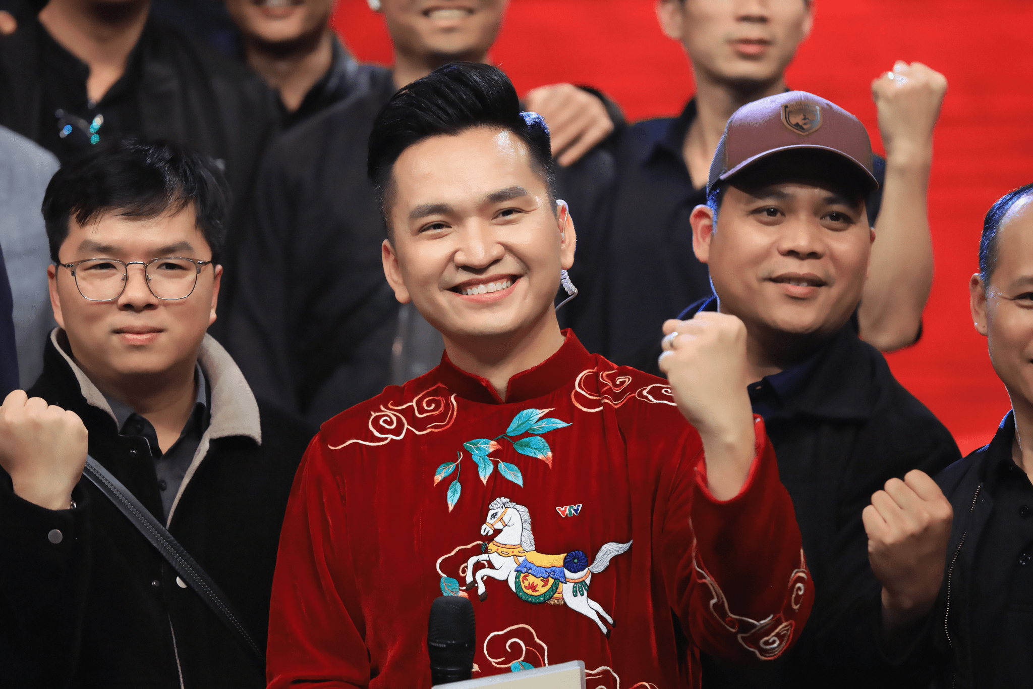MC Hạnh Phúc và hành trình 10 năm cùng Cặp lá yêu thương - Ảnh 1.