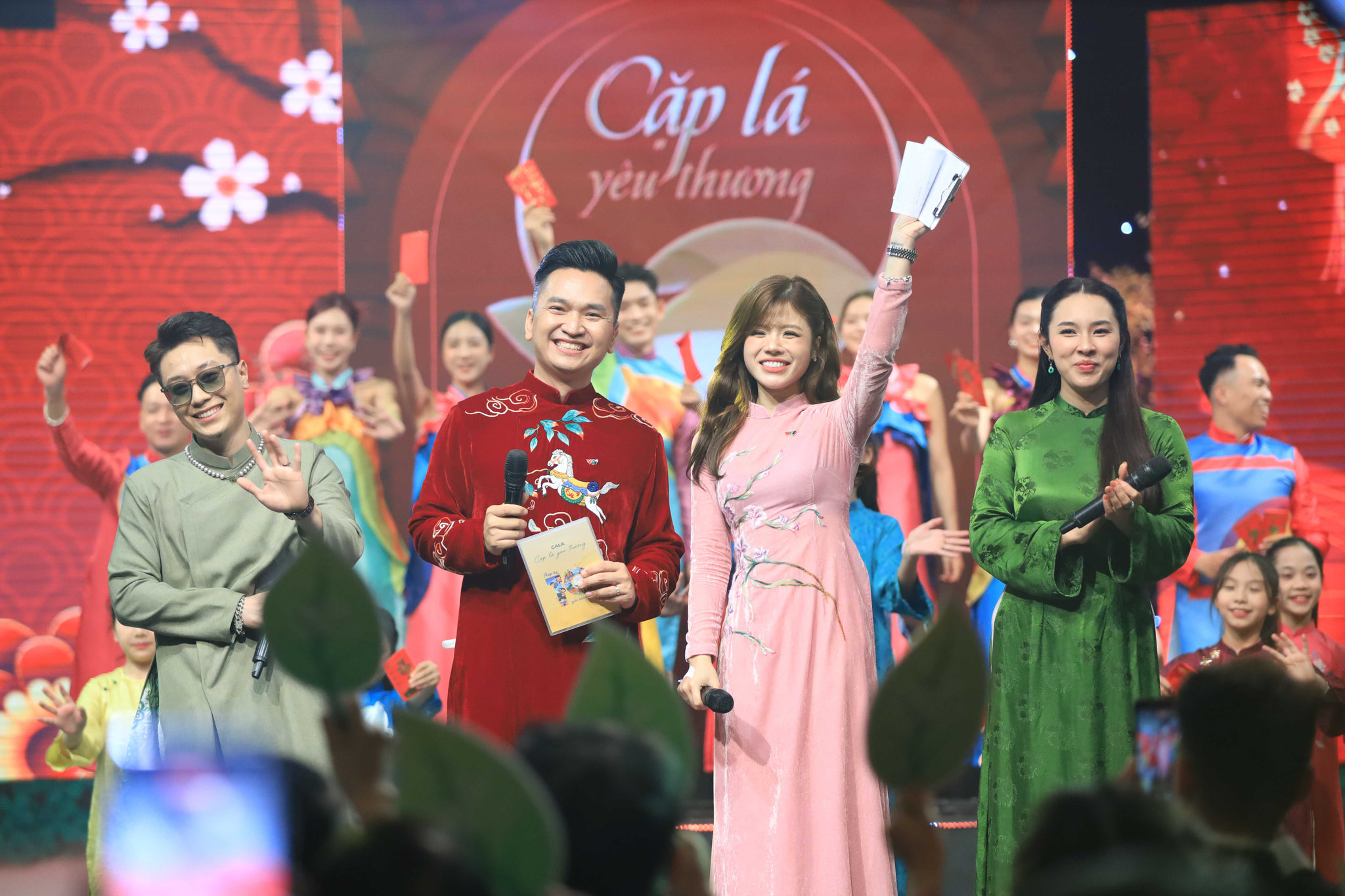 MC Hạnh Phúc và hành trình 10 năm cùng Cặp lá yêu thương - Ảnh 5.
