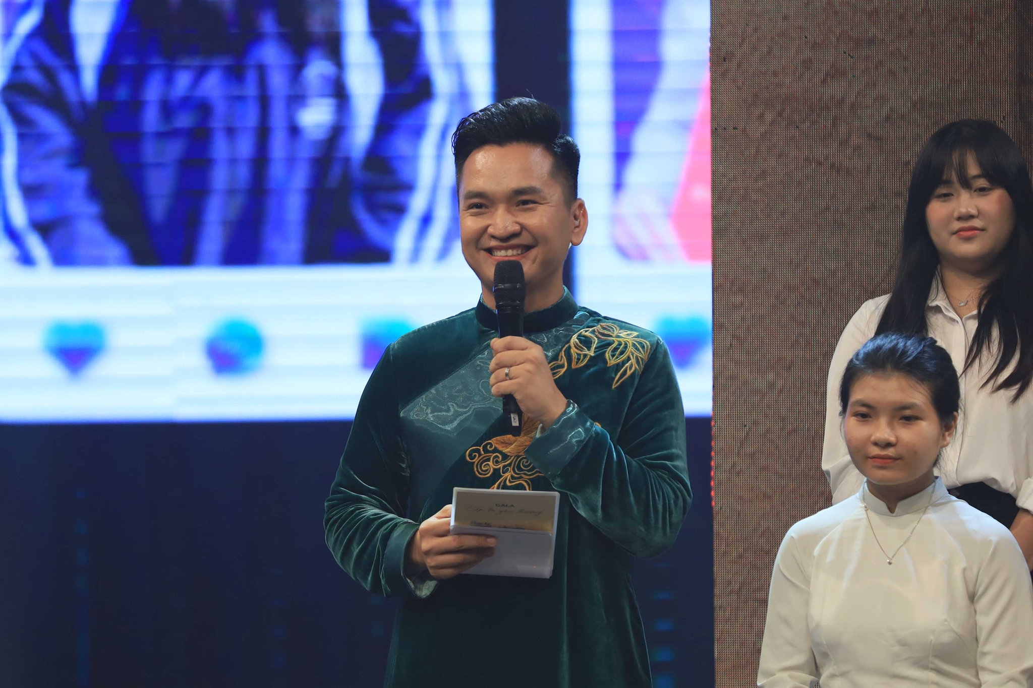 MC Hạnh Phúc và hành trình 10 năm cùng Cặp lá yêu thương - Ảnh 2.
