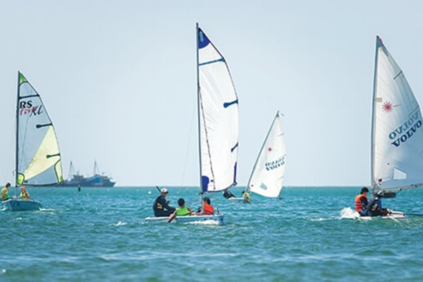 Sailing is one of the favorite water sports enjoyed by tourists of Lam Dong’s coast
